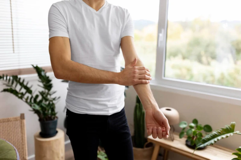 Sağ Kol Uyuşması Kalp Krizi Belirtisi Olabilir Mi?